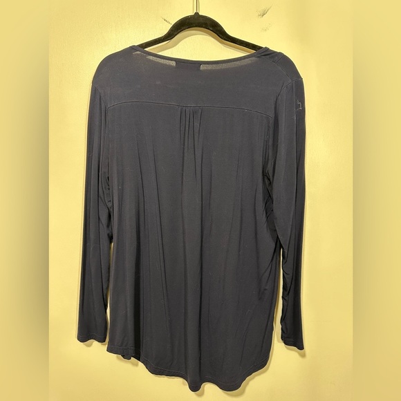 Woman’s long sleeve blouse - Picture 2 of 6